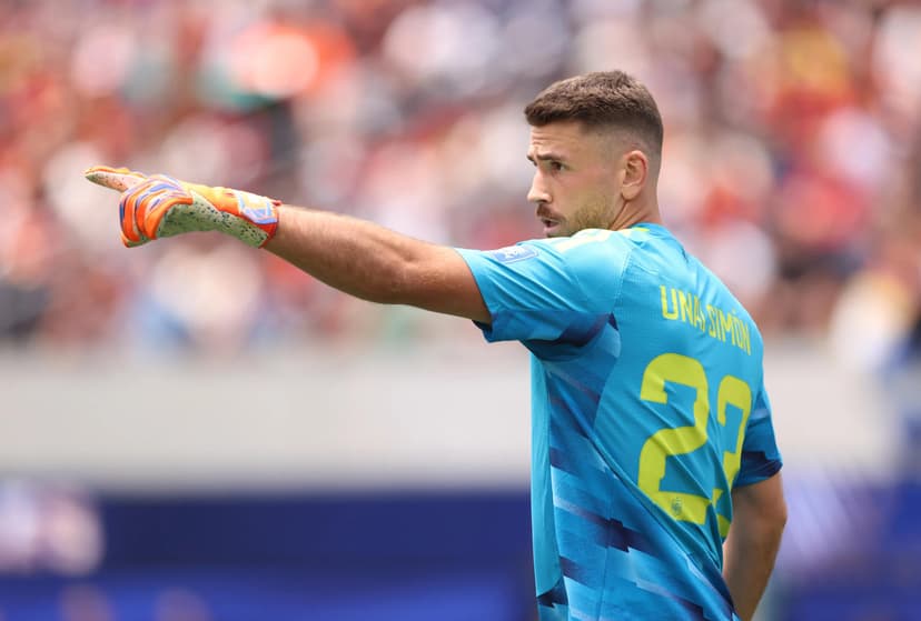 Superb Simon eclipses Zenga's long-standing record