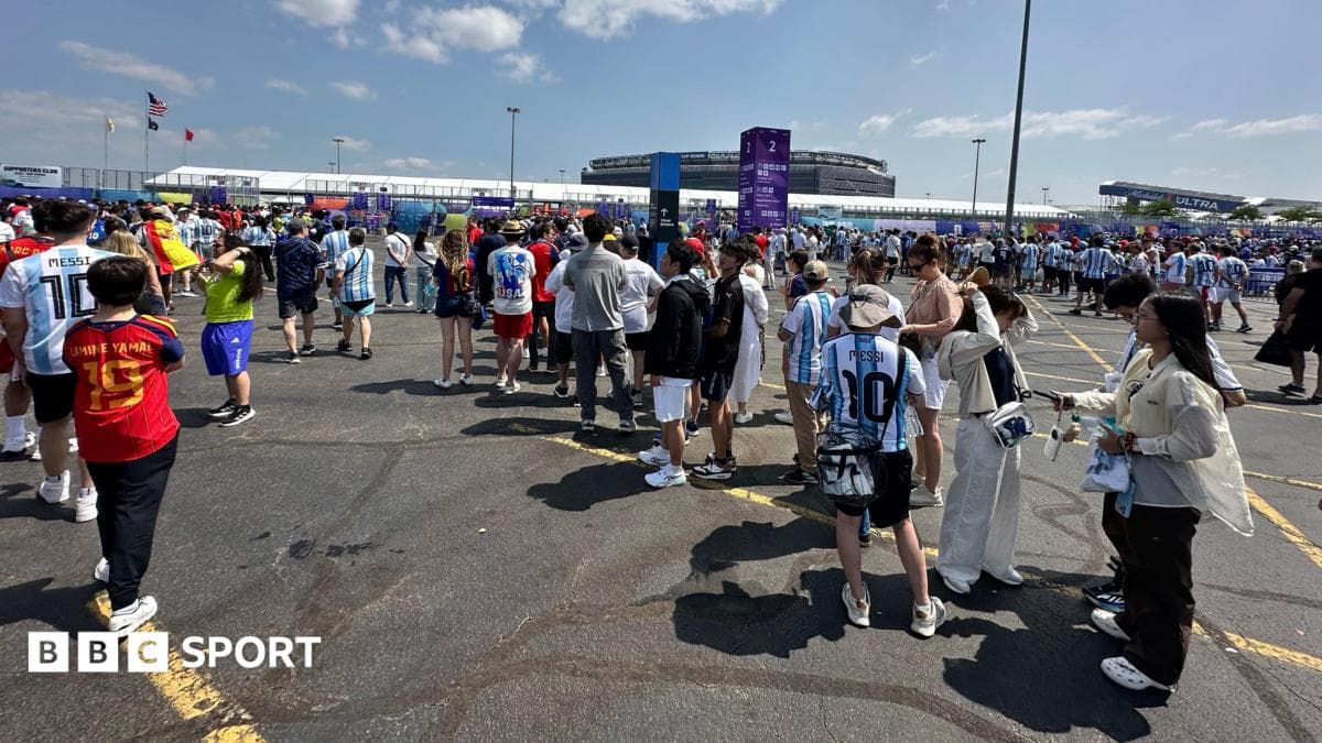 Trump presence means two-hour queues for World Cup final